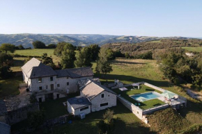 Banassac, Lozère Maison de vacances pour 8 personnes avec piscine partagée, jardin et barbecue